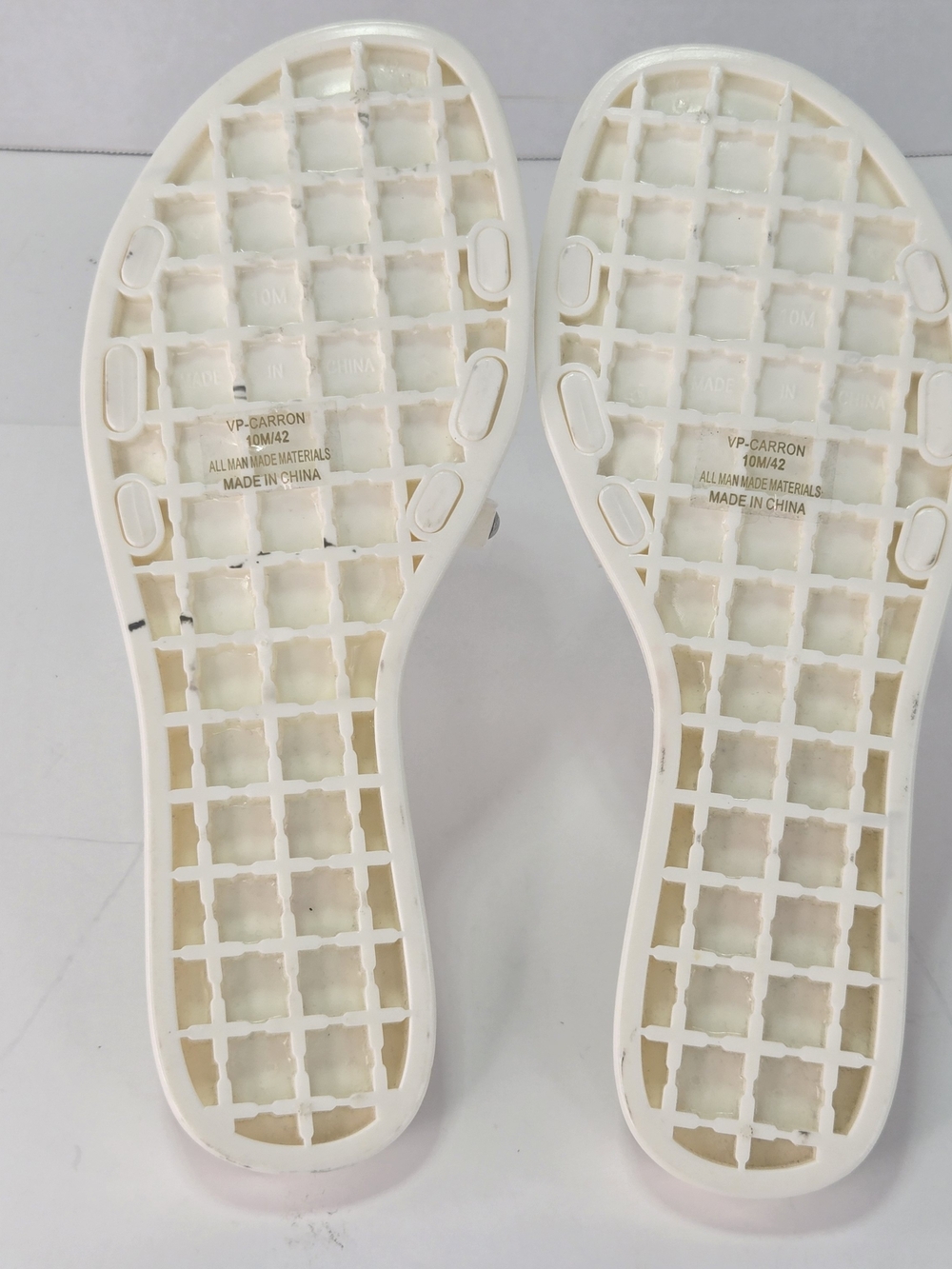 Vince Camuto Carron White Lattice Studded Flat Slide Jelly Sandals Women's Sz 10 - Picture 7 of 7